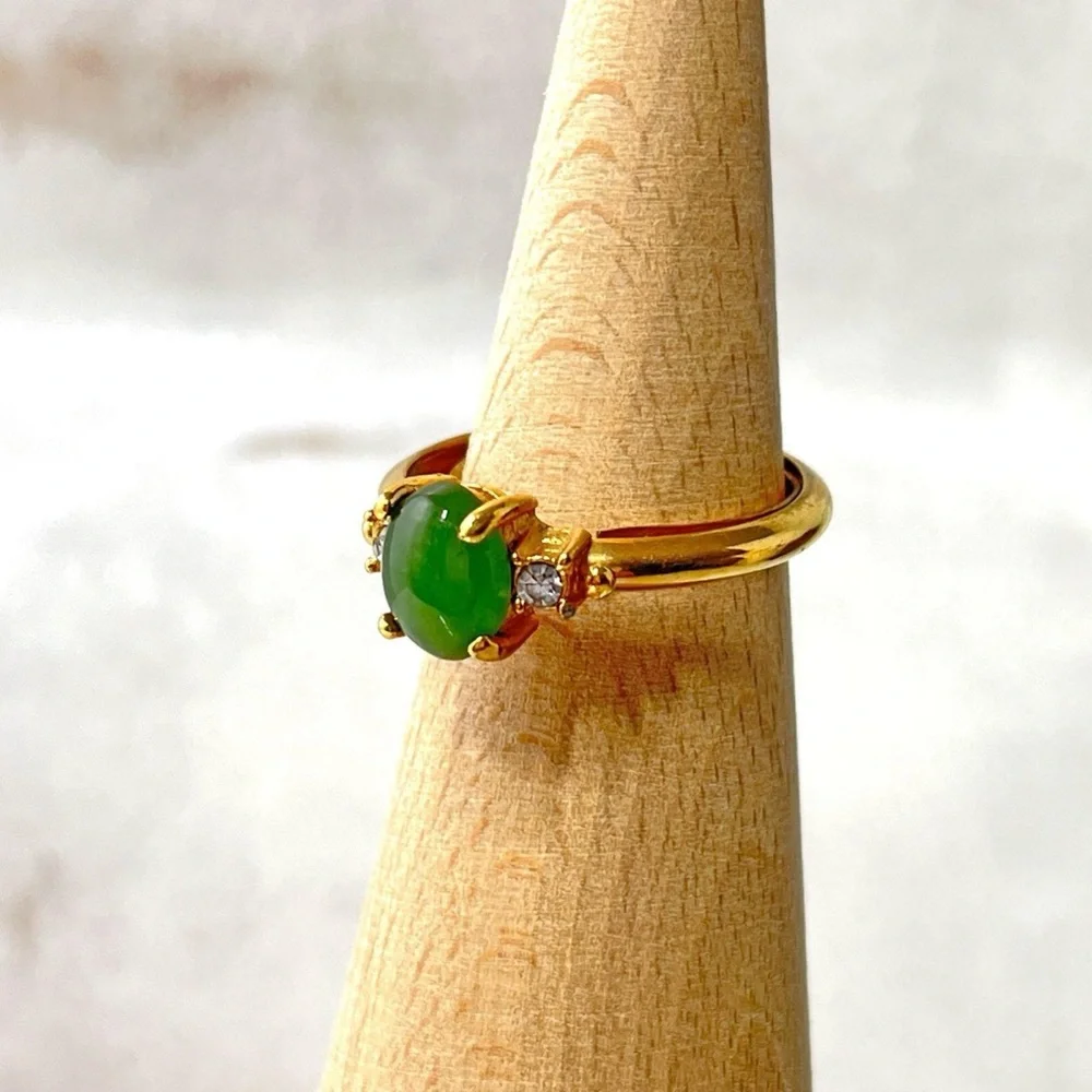 Vintage Jade Oriental Gold Setting Ring